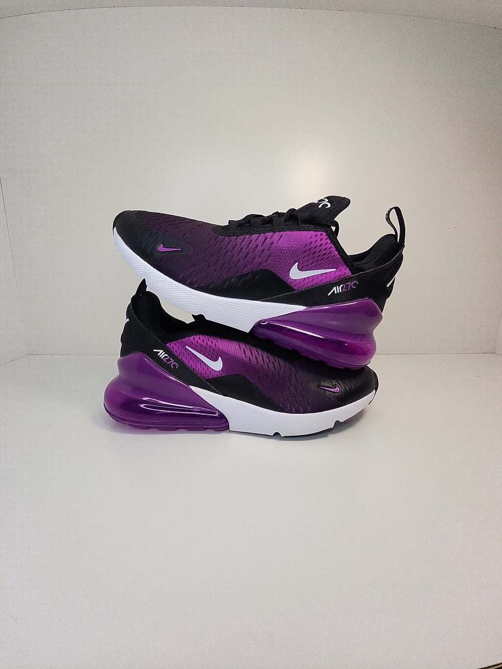Nike Kids' Air Max 270 Sneaker Youth Size 6.5